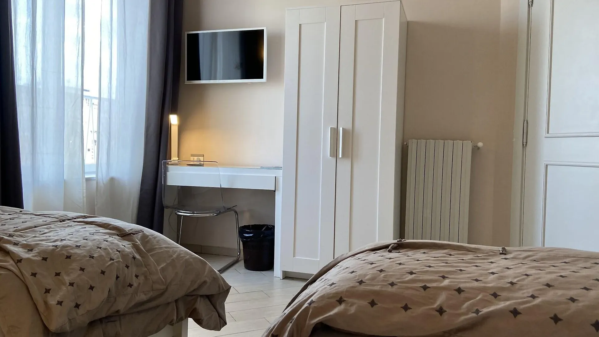 Up Hotel Naples 3*,